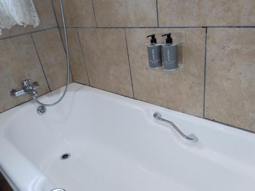 Un baño de Ditsaleng Bed and Breakfast