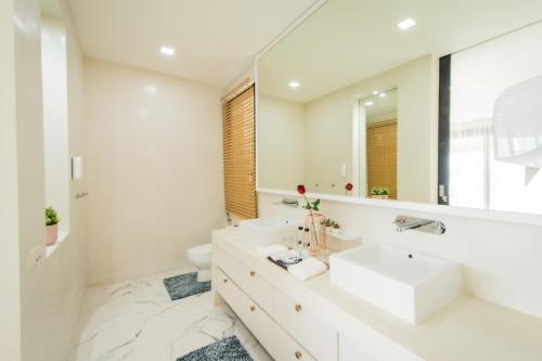 Koupelna v ubytování Bluemango Pool Villa & Resort Koh Samui