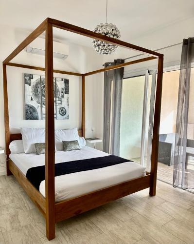 a bedroom with a canopy bed in a room at Residence Casa Di Paoli in Porto-Vecchio