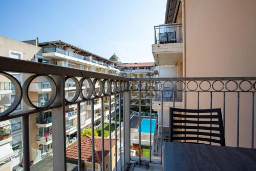 Air-conditioned studio with swimming pool close to the sea