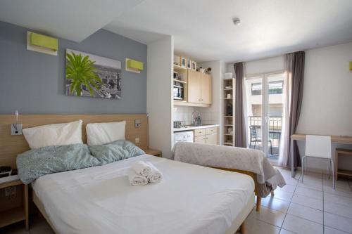 Air-conditioned studio with swimming pool close to the sea