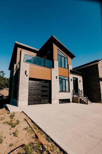 Grand Bend Beach House - Steps to the Strip/Beach