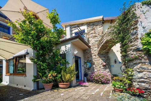 Komfortable Ferienwohnung in Massa mit Privater Terrasse