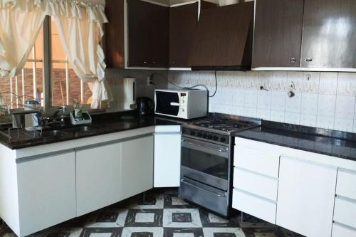 Una cocina o kitchenette en Casa amplia y comoda Godoy Cruz