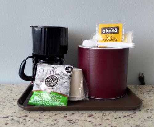 Set per la preparazione di tè e caffè presso Holiday Inn Puebla Finsa by IHG