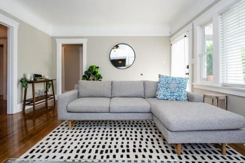 Charming 2BR Cottage Fully Equipped near MRY