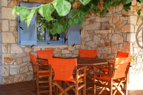 Fotografie z fotogalerie ubytování Lithos stone house (Ionio holidays) v destinaci Vasilikos