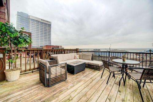a balcony with a couch and a table and chairs at Waterfront Cleveland Apt about 1 Mi to Downtown in Cleveland