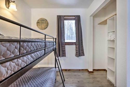 Φωτογραφία από το άλμπουμ του Creekside Cabin Less Than 2 Mi to Hike, Bike and Ski! σε Palmer