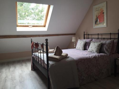 a bedroom with a bed and a window at Gîtes du château de la Motte in Joué-du-Plain