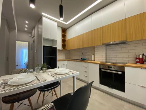 Kuchyň nebo kuchyňský kout v ubytování Piraeus Apartment for rent