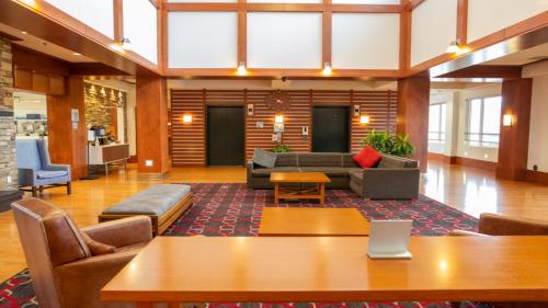 Część wypoczynkowa w obiekcie Holiday Inn Express Columbus Airport Easton
