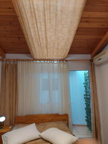 Una cama o camas en una habitación de KARMA's HOME Thermopilon street F