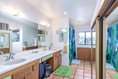 a bathroom with two sinks and a shower at The Silver Lady in Cambria
