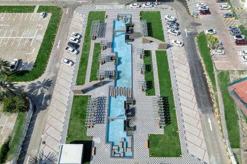  Hotel Holiday International -  Room  picture :   Tea/Coffee maker    Minibar    Shower                           