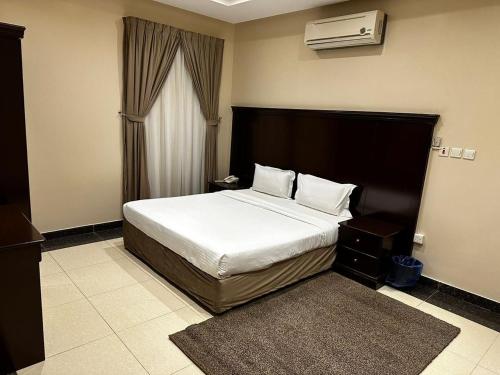 Ένα ή περισσότερα κρεβάτια σε δωμάτιο στο الرياض بارك للاجنحة الفندقية