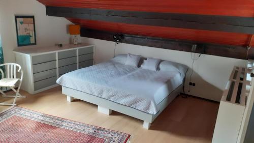 a bedroom with a bed with a wooden headboard at Ferienhaus Province in Oberemmel
