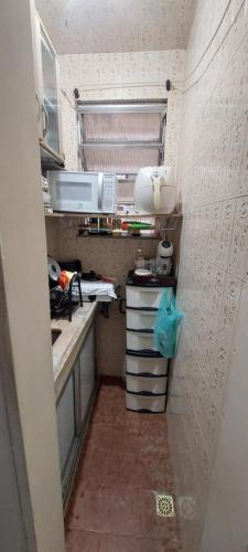 a small kitchen with a sink and a stove at apartamento copa in Rio de Janeiro