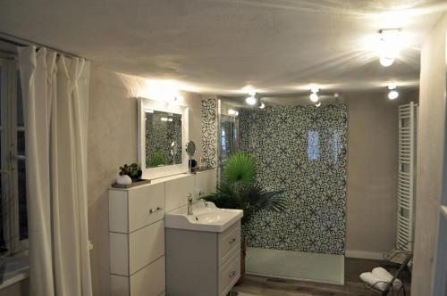 a bathroom with a sink and a shower at Hofgarten Rosa in Ilbesheim