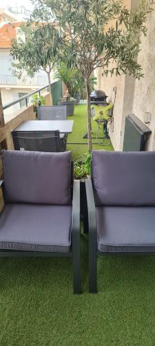 CENTRE, 3P/TERRASSE , 300 m PLAGES.