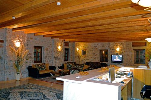 TV a/nebo společenská místnost v ubytování Smyros Resort