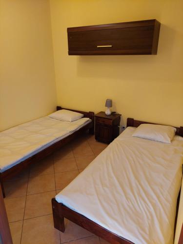 Posteľ alebo postele v izbe v ubytovaní Apartament z Ogródkiem
