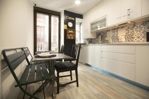 a kitchen and dining room with a table and chairs at Alojamientos Cantíber in Santander