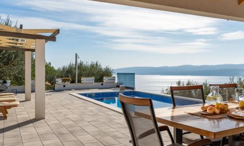 Villa Dream with private pool, 2 bedrooms with en-suite bathrooms, sea view