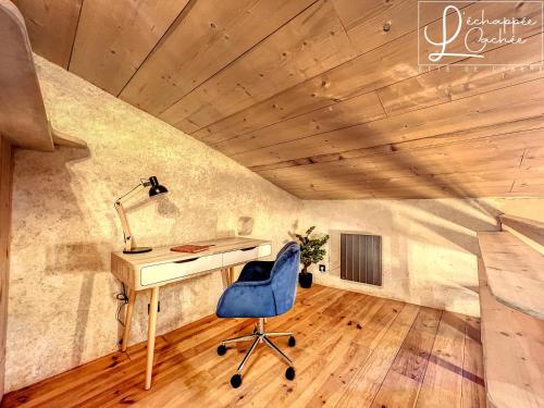 an office with a desk and a chair in a room at L’ Échappée Cachée - Gîte de Charme in Saint-Étienne-de-Fontbellon