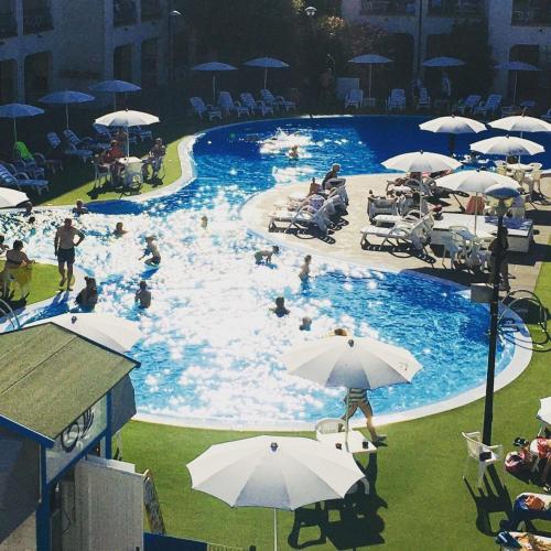 Wohnung in Lido Di Spina mit Möblierter Terrasse