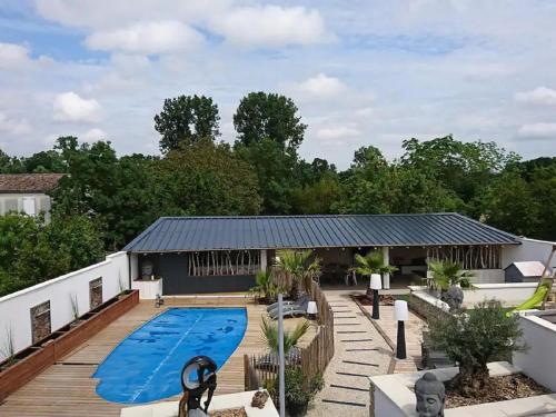 Villa in Nuaillé-d'Aunis with Sauna, Hot Tub and Barbecue