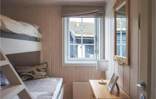 a small room with a bunk bed and a desk at Lovely Home In Lillehammer With House A Mountain View in Lillehammer
