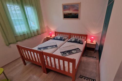 Apartments with parking space Mavarstica, Ciovo - 12435