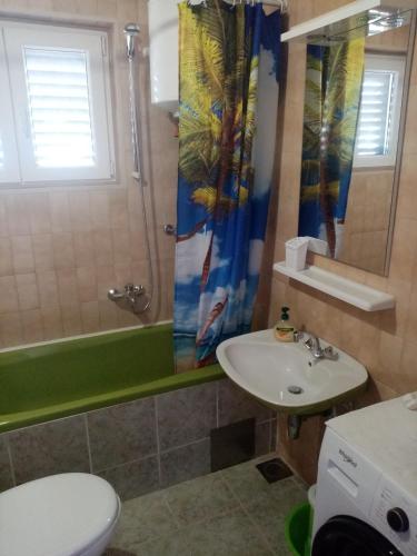 Apartments with parking space Mavarstica, Ciovo - 12435