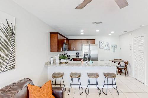 Seaglass Resort #5 – Photos 4