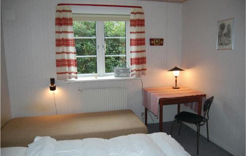 Postel nebo postele na pokoji v ubytování Gorgeous Home In Nrre Nebel With Kitchen
