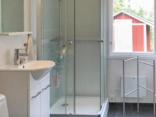 Phòng tắm tại Holiday home Östhammar III