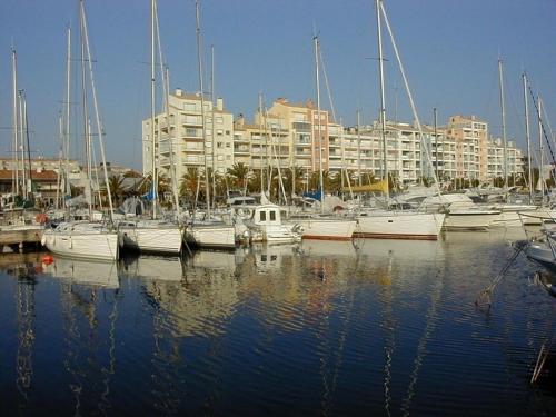 T1 Climatisé au Port de Hyères avec Véranda meublée, proche Plages et Commerces