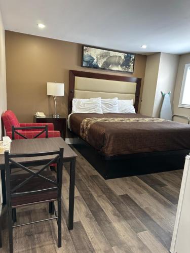 Ένα ή περισσότερα κρεβάτια σε δωμάτιο στο Champlain Motor Inn