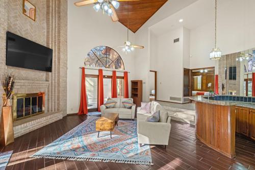 a living room with a fireplace and a tv at Villa Española in San Antonio