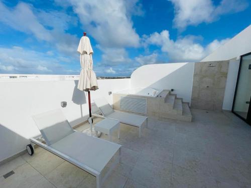 Balkon lub taras w obiekcie Beach, Golf, Casino,Jacuzzi & Pool Penthouse in Hard Rock, Punta Cana Área, Cana Rock Star