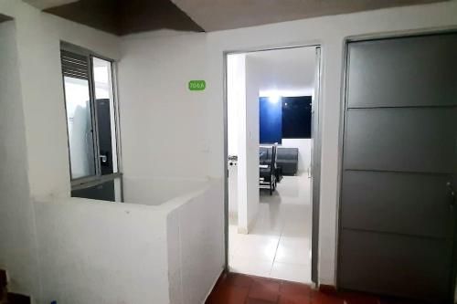 Un televizor și/sau centru de divertisment la Apartamento en Cúcuta completó en condominio 17