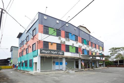 a large building with colorful windows on a street at SY JERANTUT HOTEL in Jerantut