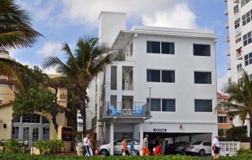 a white building with people standing in front of it at Snooze in Fort Lauderdale