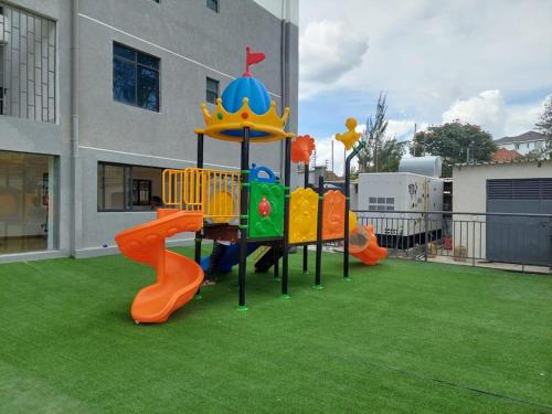 Ο χώρος παιχνιδιού για παιδιά στο Jeyem HomeStays Studio B1202 at Diamond Homes Apartment