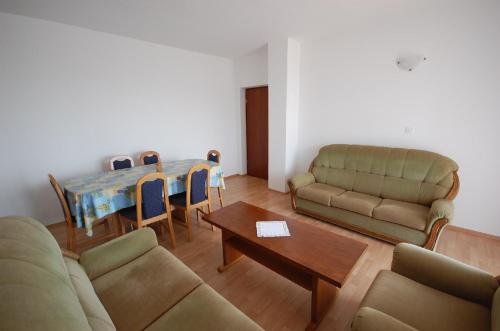 Apartment Ferienwohnung für 4 Personen ca 90 m in Njivice, Kvarner ...