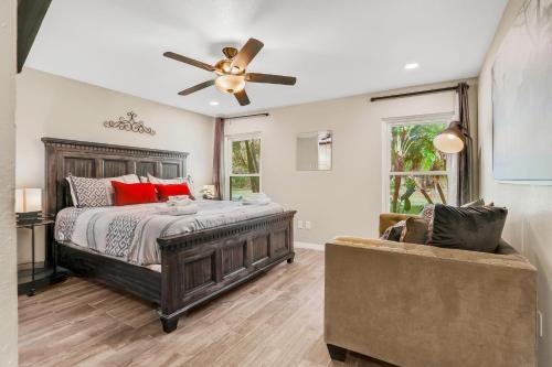 a bedroom with a bed and a ceiling fan at Wildflower Haven in Orlando