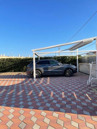 a car parked under a pavilion with a car parked at Villa Nigró in Siracusa