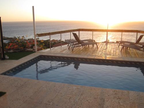 La alberca dentro o cerca de Group & Family House Galant Curaçao