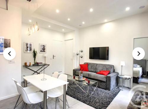 Μια τηλεόραση ή/και κέντρο ψυχαγωγίας στο 1 Bedroom flat 4ppl Cannes Center Croisette Banane